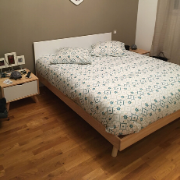 Skandinavisches Bett und Nachttisch - Lack/Weiß